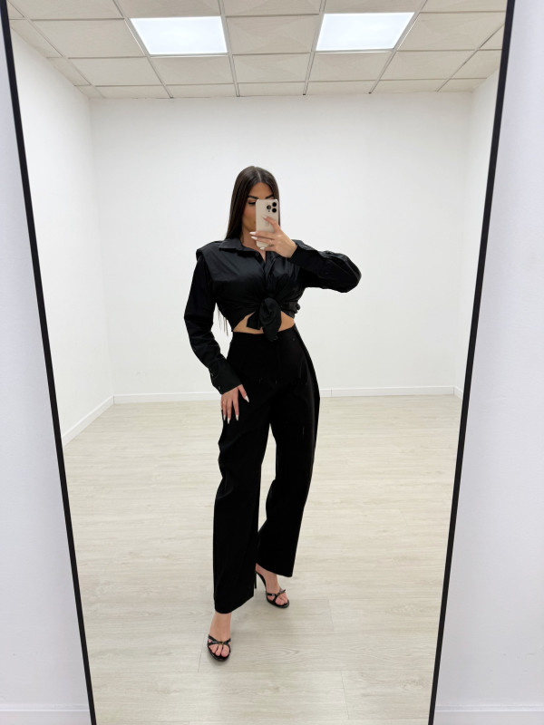 CAMISA POPELÍN HOMBRERAS NEGRA